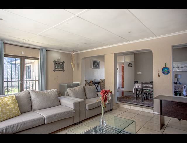 5 BEDROOM FREEHOLD SOLD IN PAROW NORTH